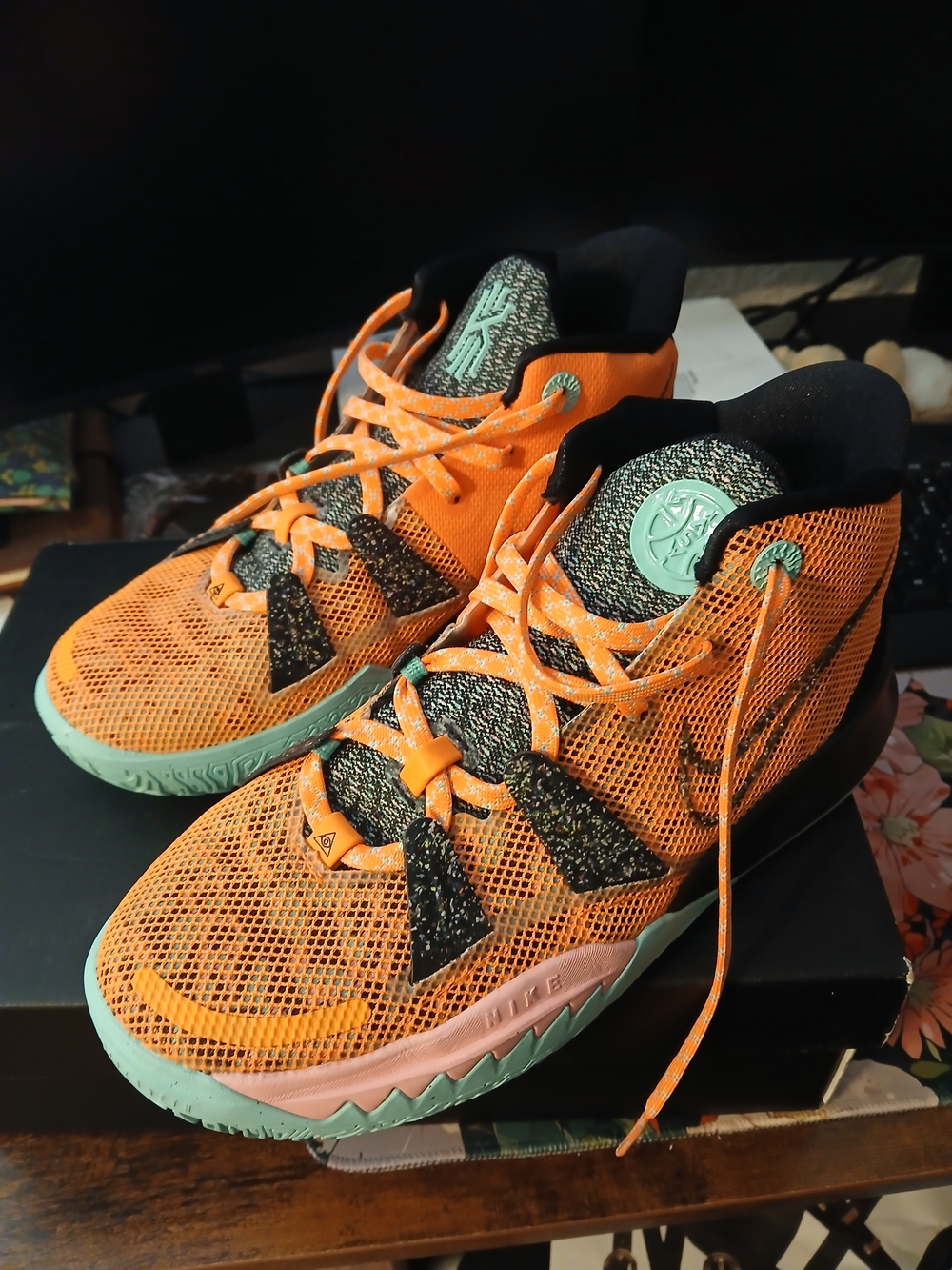 Nike Kyrie 7 ASW (GS) sneakers in the Atomic Orange And  Mint Color .  Size 5Y
